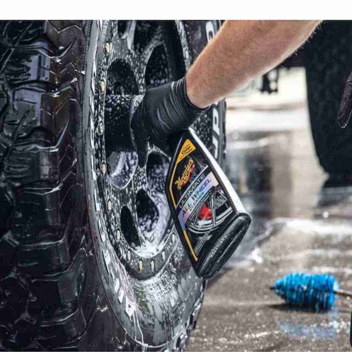 Meguiar's Ultimate All Wheel Cleaner Spray 24 oz - Thumbnail 2
