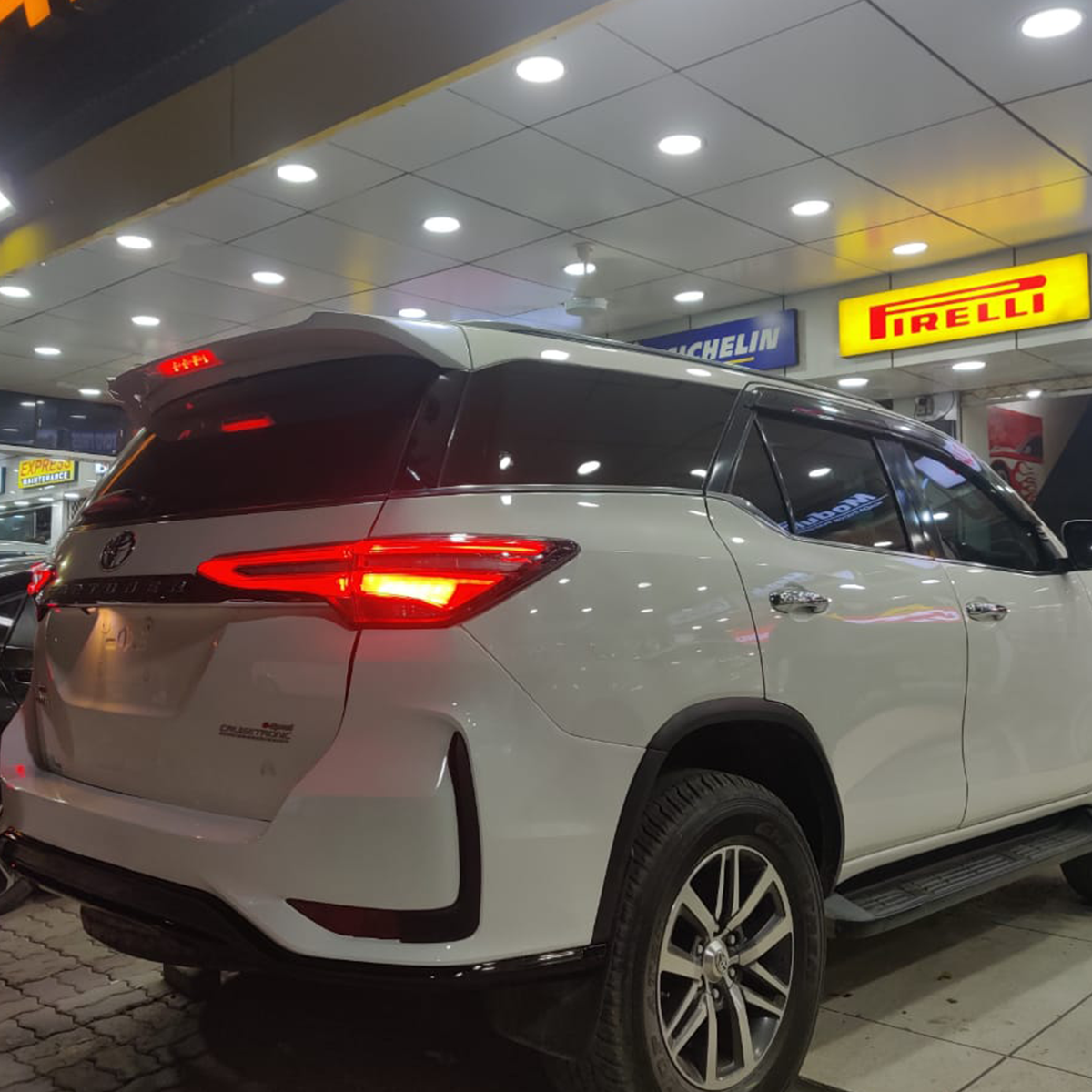 Toyota Fortuner 2017 Conversion into Fortuner Legender 2022 - Thumbnail 3