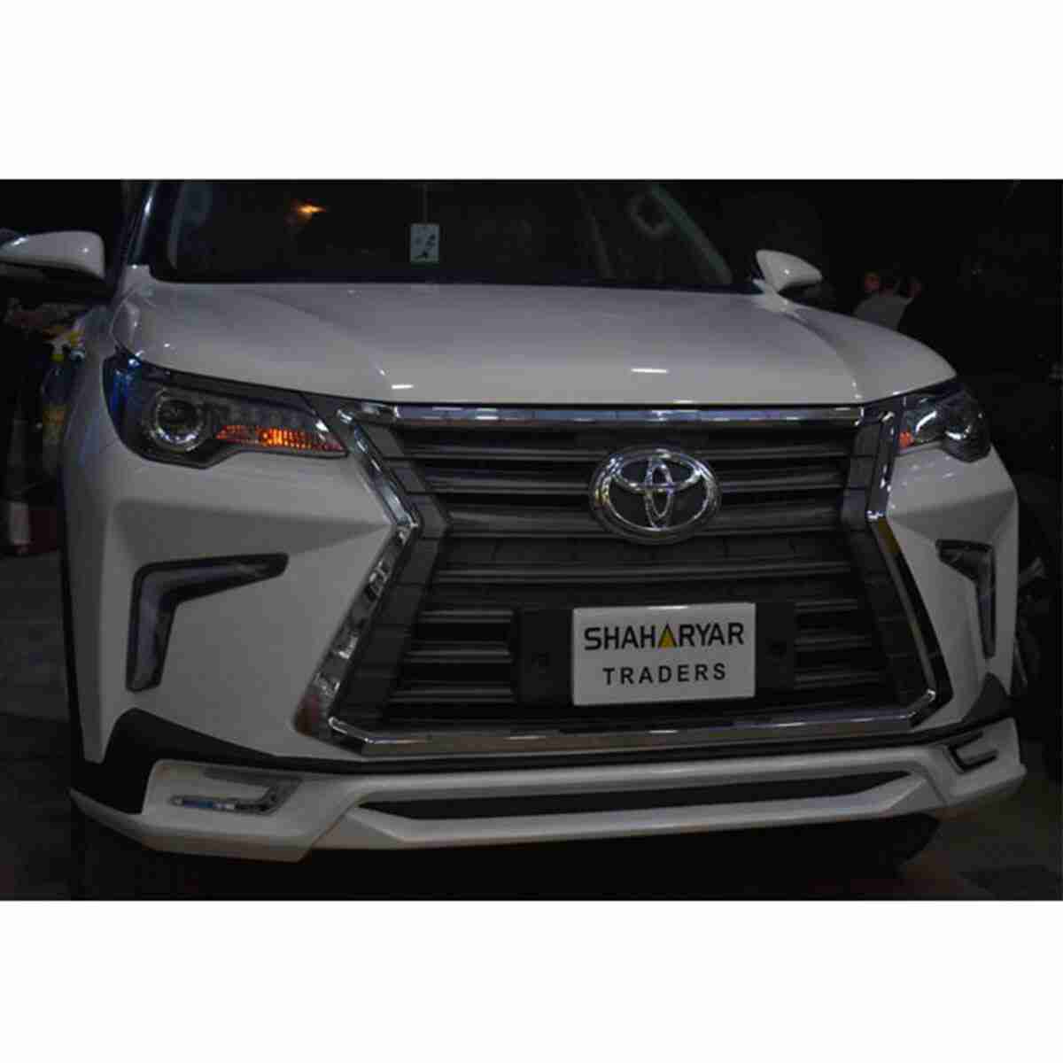Toyota Fortuner 2017 to 2020 Lexus Style Body Kit Front and Back - Thumbnail 3